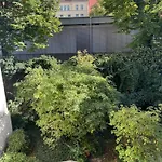 Wunderschoene, Grosszuegige Altbauwohnung In Mitte